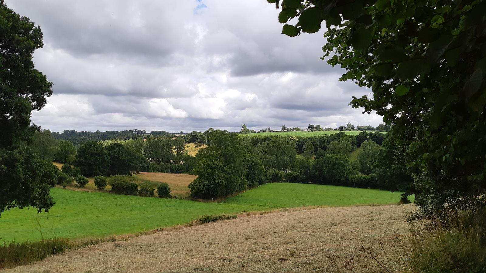 Vallée orageuse